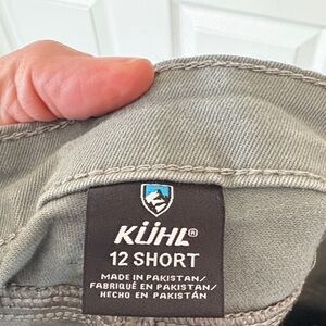 KÜHL 12 Short Sage green pants